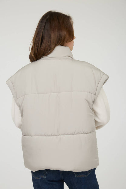 OVERSIZED SNAP BUTTON PUFFER VEST