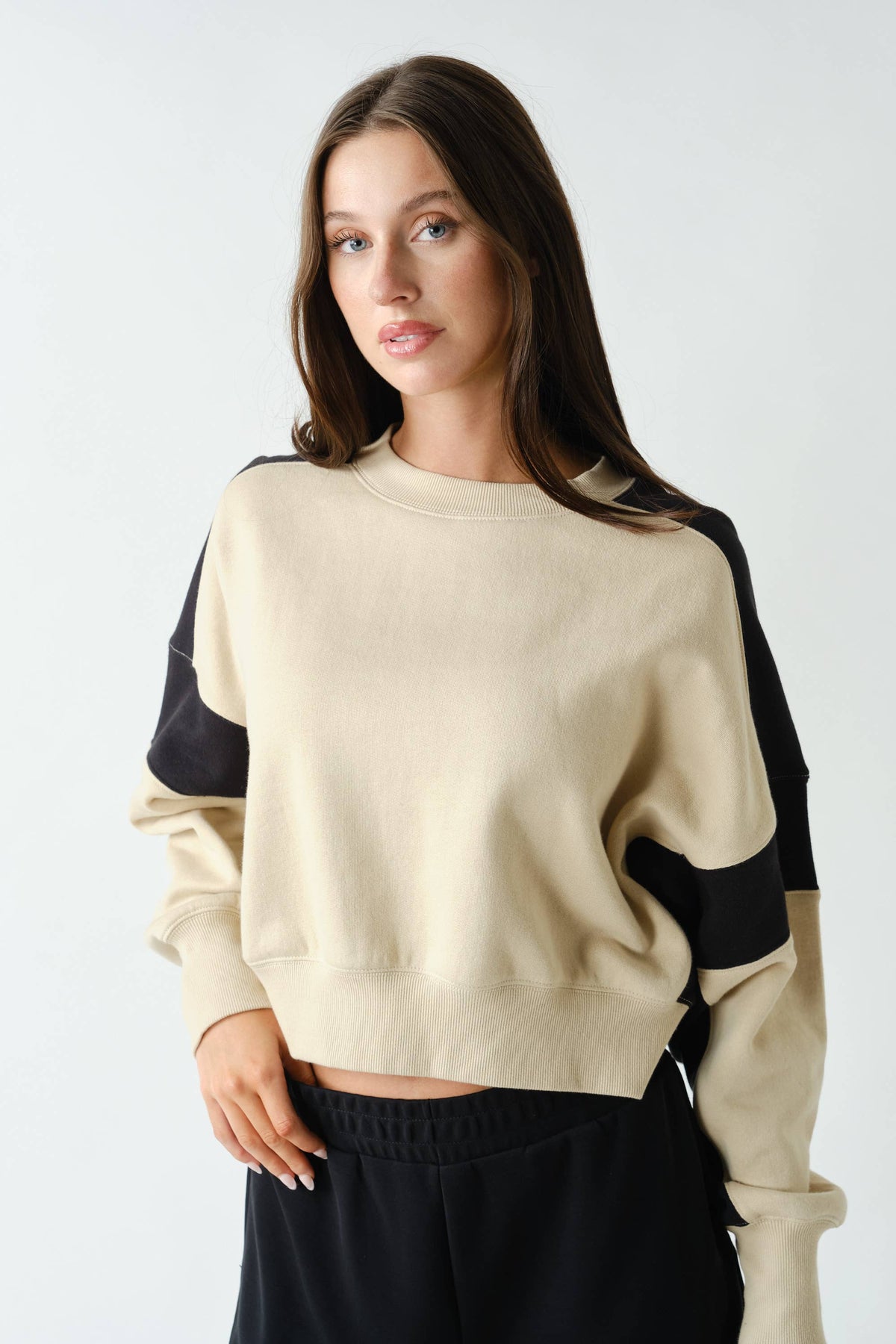 Contrast Edge Cropped Sweatshirt